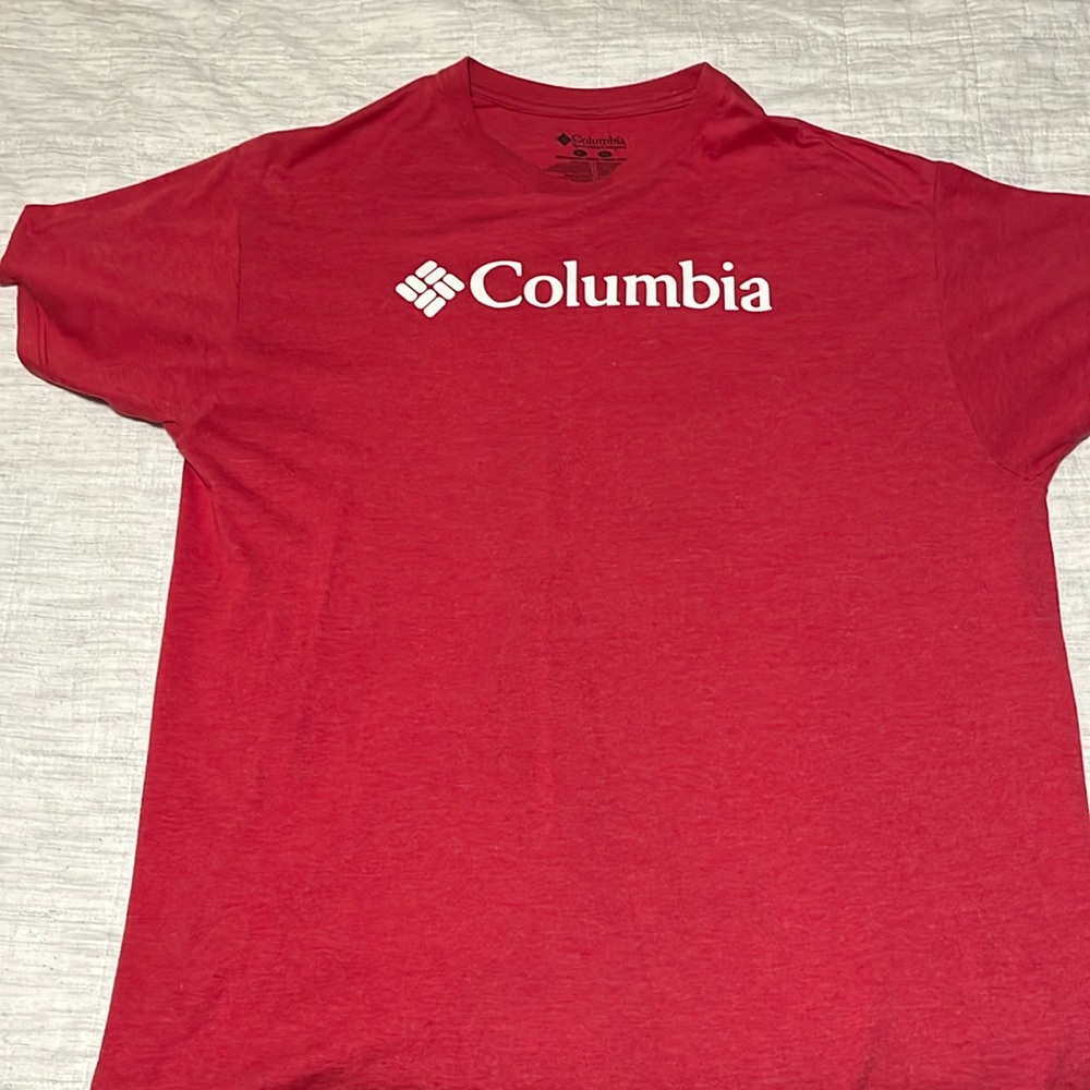 Columbia t-shirt